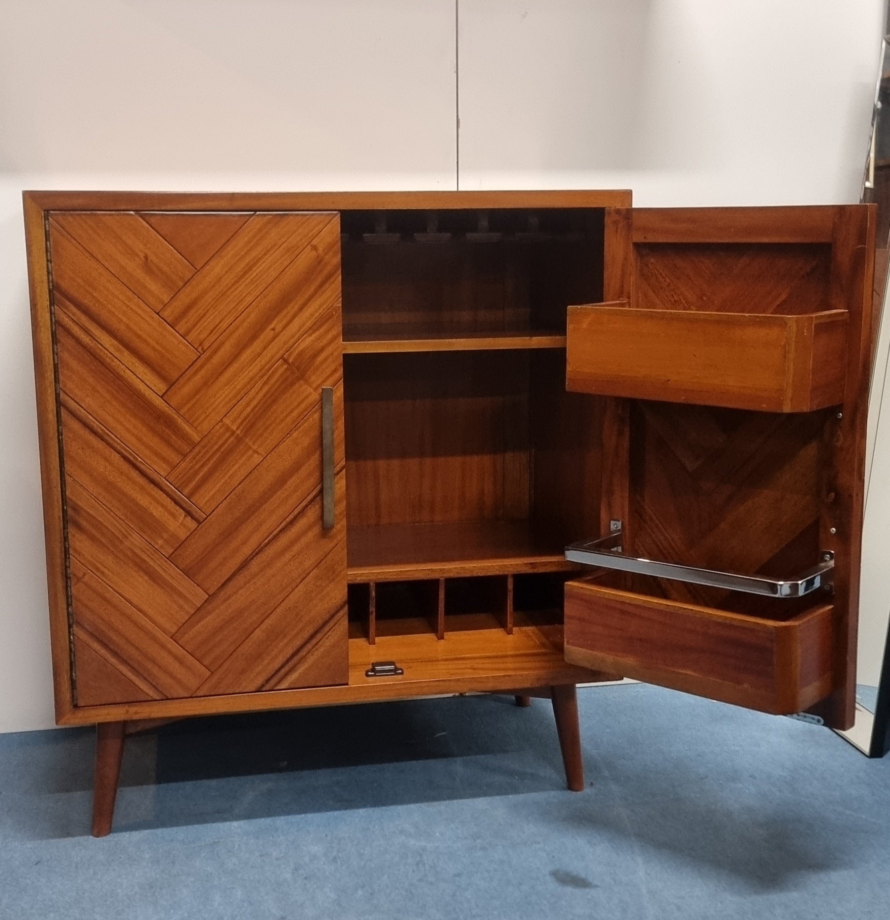 Mini Bar
